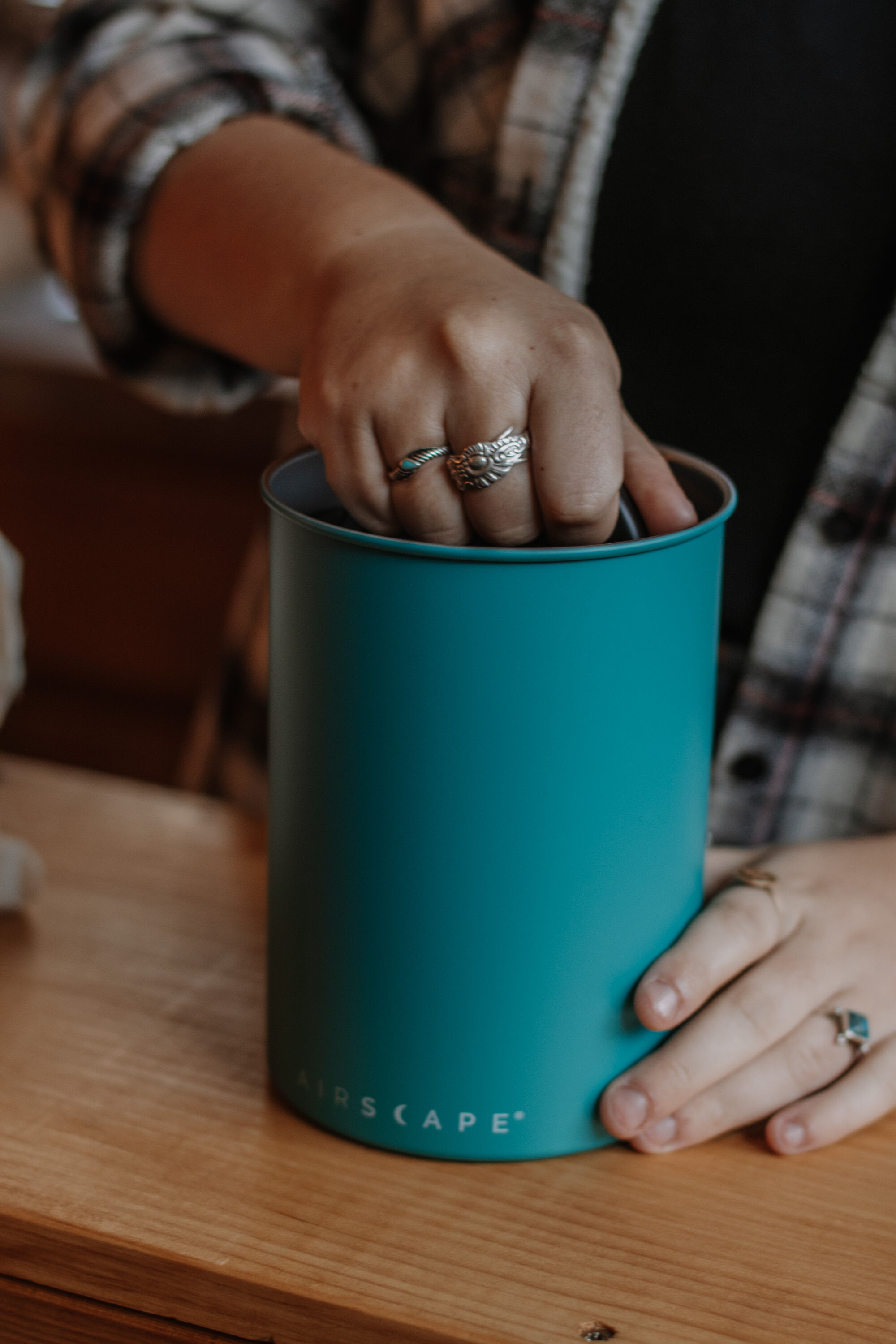 Metal storage canister