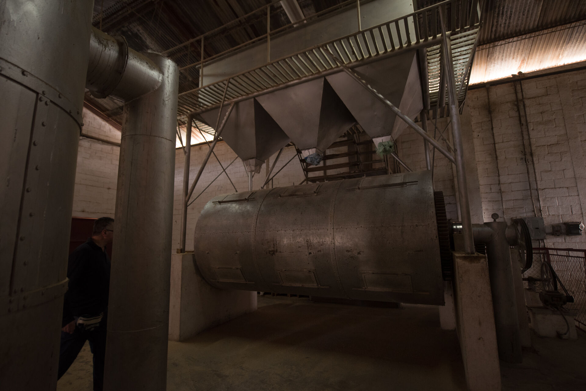 Finca La Labor Mechanical Dryer not overpassing 30 degrees for pre drying_Meet Los Amigos.jpg